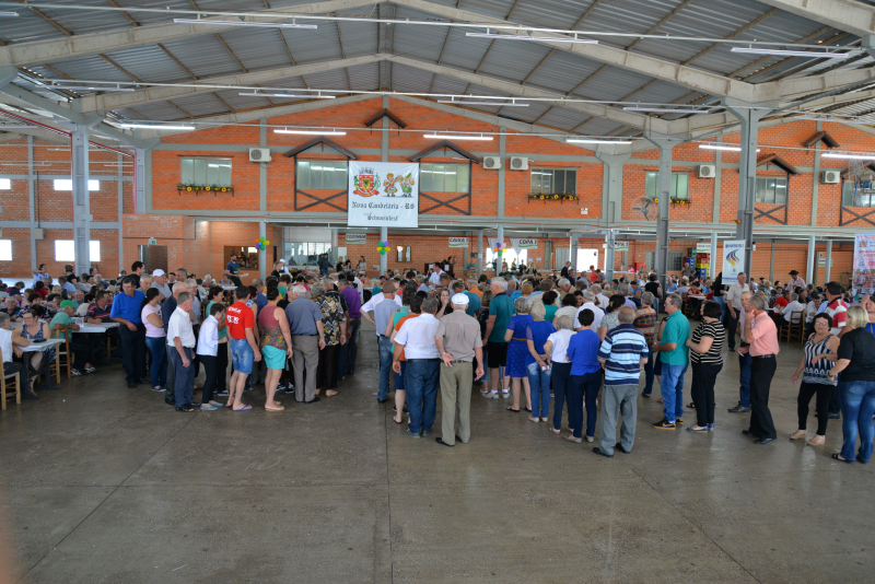 V SEMANA DO IDOSO DE NOVA CANDELÁRIA – EVENTO TEVE 524 ALMOÇOS GRATUITOS